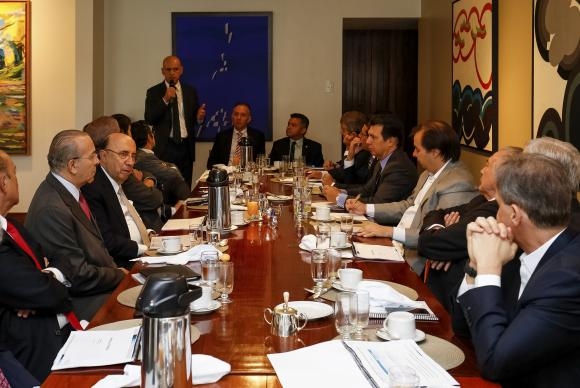 O presidente Michel Temer participa de reunião com o presidente da Câmara dos Deputados, Rodrigo Maia, o ministro da Fazenda, Henrique Meirelles, e líderes partidários na Casa