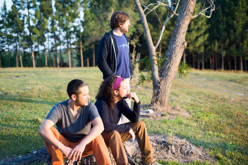 O trio vem difundindo, com intensidade, a utilizao do violino em repertrios populares em uma reinveno do violino brasileiro