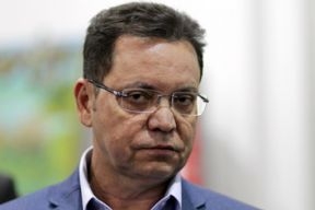 Presidente acha pouco R$ 18 mil...