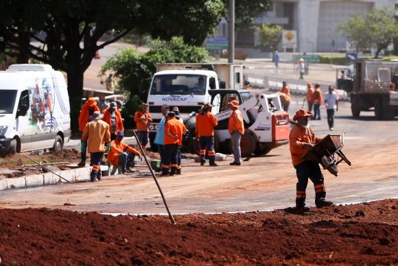 Desemprego ficou em 12,2% no trimestre encerrado em janeiro. No pas, h 12,7 milhes de pessoas desocupadas e 91,7 milhes empregadas, diz pesquisa do IBGEM