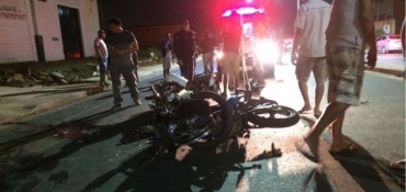 Coliso de motos deixa trs pessoas feridas 