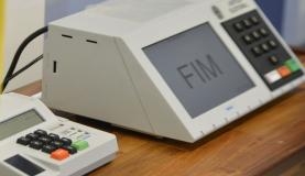 Os ministros entenderam que a regra que condicionou a perda do mandato ao trnsito em julgado do processo  inconstitucional