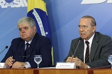 Os ministros da Secretaria de Governo, Carlos Marun, da Casa Civil, Eliseu Padilha, durante coletiva no Palácio do Planalto.
