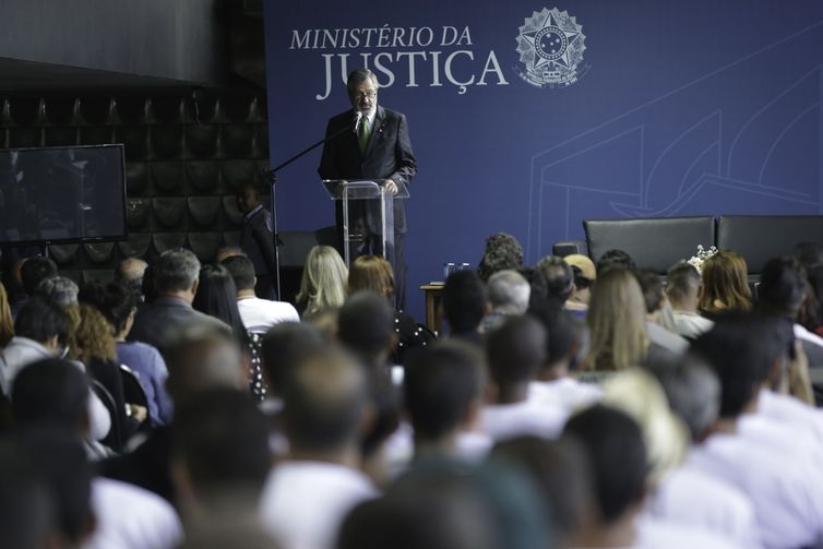 O ministro da Justiça, Torquato Jardim, falou a uma plateia formada majoritariamente por dependentes químicos