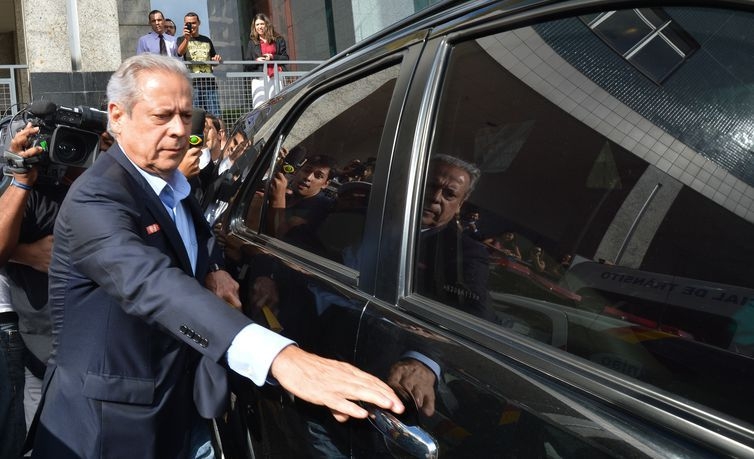 Ex-ministro da Casa Civil, Jos Dirceu deve ser solto nas prximas horas