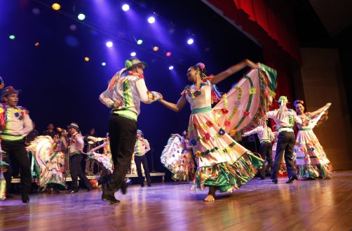 Grupo Flor Ribeirinha em apresentação no Teatro do Cerrado Zulmira Canavarros, Foto: JLSiqueira / Secretaria de Comunicação Social