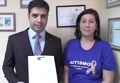 Vereador Lilo Pinheiro e a presidente da AMA, Kelly C. do Nascimento