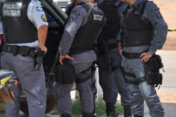 Polcia prende 10 por exaltar CV em enterro