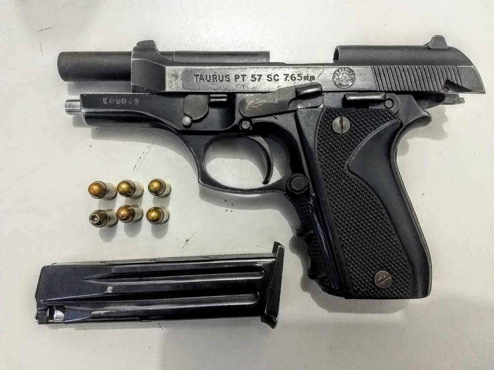 Arma utilizada no assalto foi roubada de um policial