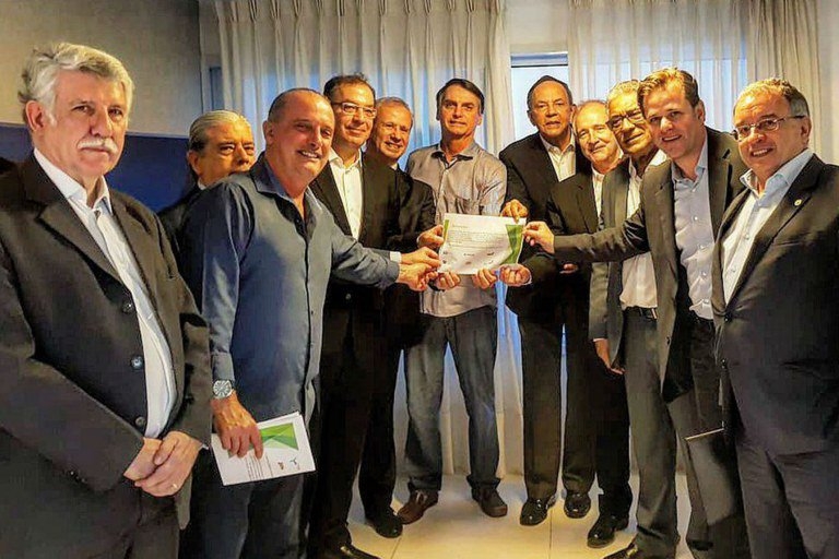 Empresrios prestam apoio a Bolsonaro, na foto, ainda candidato
