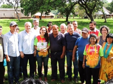 Documento foi entregue pelo cacique Aritana Yalawapiti, líder mais respeitado do Alto Xingu e anfitrião do encontro que reuniu mais de 500 pessoas - Foto por: Governo de Mato Grosso