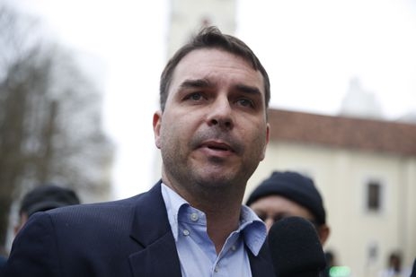 Flvio Bolsonaro disse que ex-assessor vai se explicar ao MPF - Tnia Rgo/Agncia Brasil