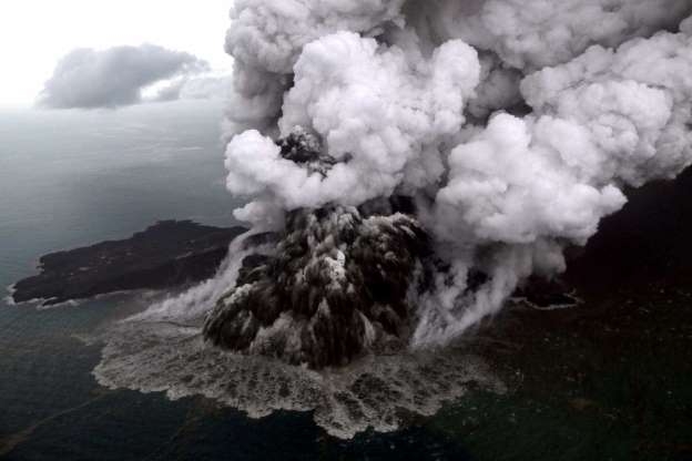  REUTERS/Antara Foto Agency  No h brasileiros entre as vtimas de tsunami, diz Itamaraty