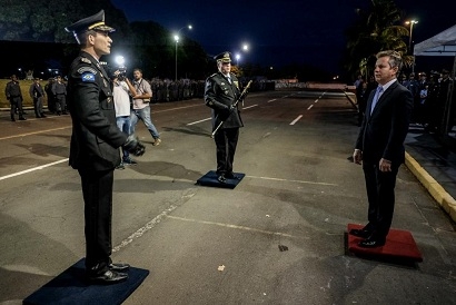 O novo comandante-geral da PM ( esquerda) tem 42 anos e ingressou na carreira militar em 1995. - Foto: Christiano Antonucci/Gcom-MT