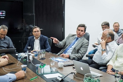 Mauro Carvalho (esq.), Rogério Gallo (centro) e Otaviano Pivetta (dir.) durante reunião no Fórum Agro - Foto: Rodolfo Perdigão