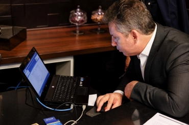 Mauro Mendes fez questão de cadastrar seus primeiros atos no sistema do MT Prev. Foto - Mayke Toscano | Secom MT
