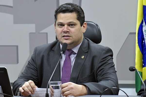 O senador Davi Alcolumbre durante sesso de uma comisso do Senado  Foto: Geraldo Magela/Agncia Senado
