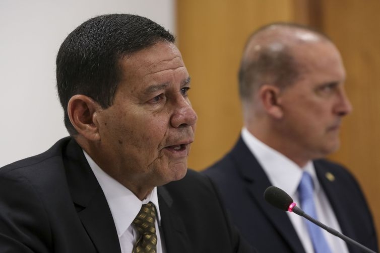O vice-presidente Hamilton Mourão e o ministro-chefe da Casa Civil, Onyx Lorenzon - Marcos Corrêa/PR