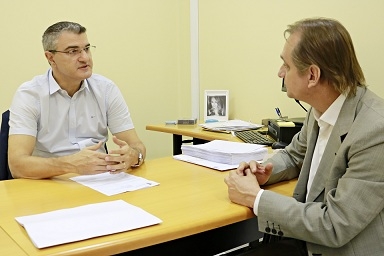 Promotor de Justia Jos Antnio Borges, e o deputado estadual Wilson Santos (PSDB)