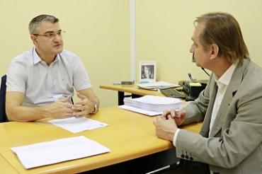 Promotor de Justia Jos Antnio Borges, e o deputado estadual Wilson Santos (PSDB)