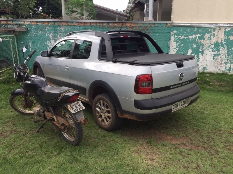 Motocicleta Honda CG 125 Fan, preta, e saveiro roubados.