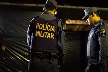 Policiais militares realizaram rondas pela regio, mas no conseguiram localizar os suspeitos do crime