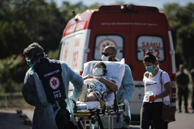 © Sérgio Lima/Poder360 - Paciente com suspeita de covid-19 é transferida de 1 hospital em Brasília. No Brasil 241 pessoas já morreram