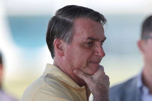  Gabriela Bil/Estado - O presidente Jair Bolsonaro em frente ao Palcio da Alvorada