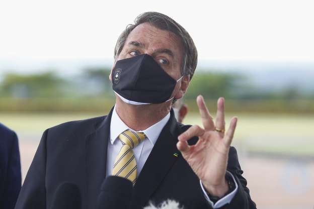 © Sérgio Lima/Poder360 15.05.2020 O presidente Jair Bolsonaro em entrevista na porta do Palácio da Alvorada