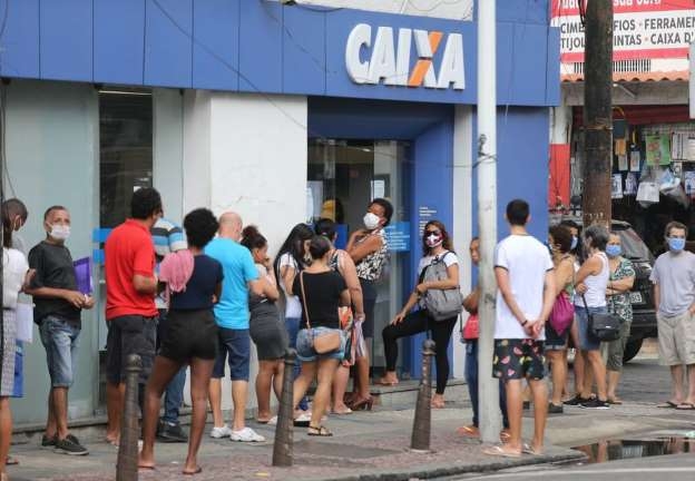  Wilton Junior/Estado - Movimento em agncia da Caixa do Rio, durante o pagamento do auxlio emergencial.