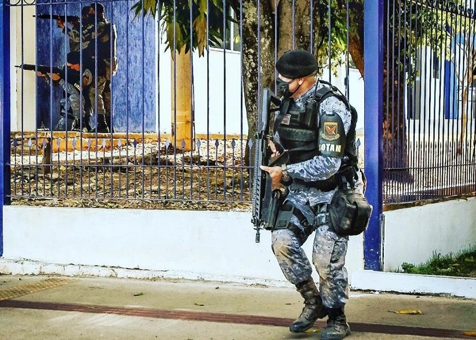 Treinamento dos policiais da Rotam na preveno de roubo a banco. - Foto: Christiano Antonucci