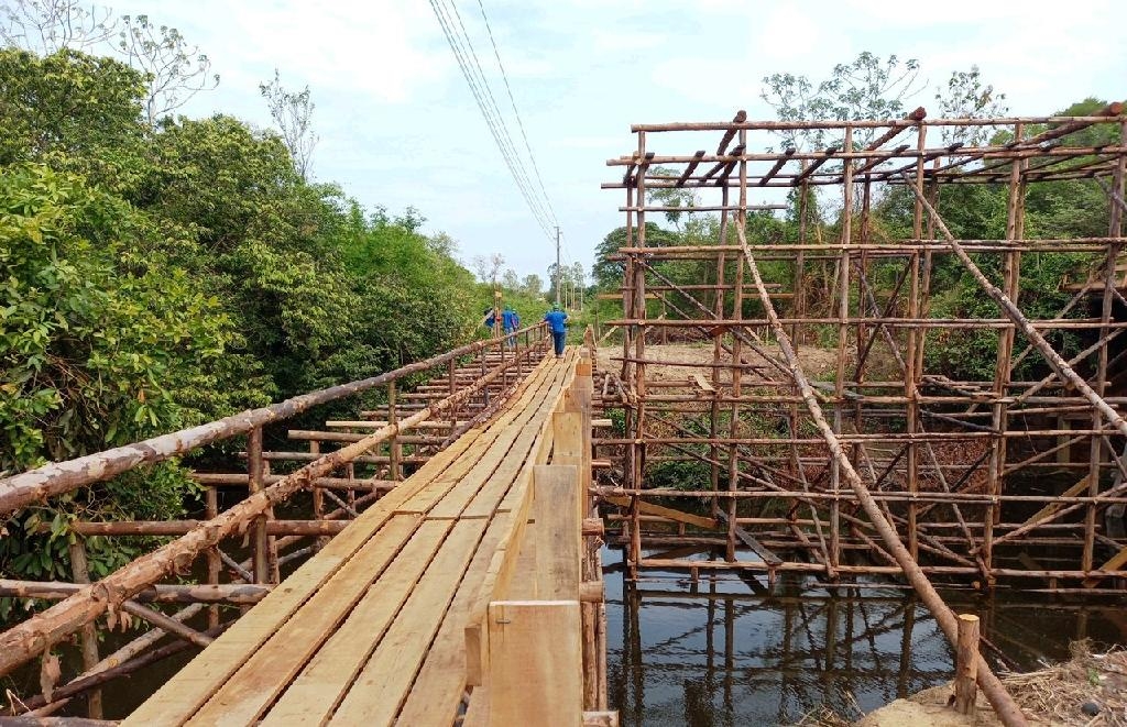 Governo d incio  construo da ponte de concreto sobre o Rio Bandeira - Foto: Sinfra-MT