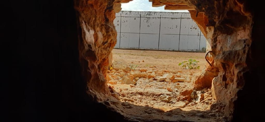 Buraco na cela da Penitenciria Mata Grande - Foto: Sistema Penitencirio