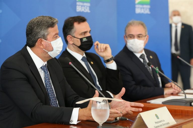 Lira entende que esse controle ajuda a coordenação das entregas dos imunizantes - Foto: Agência Câmara