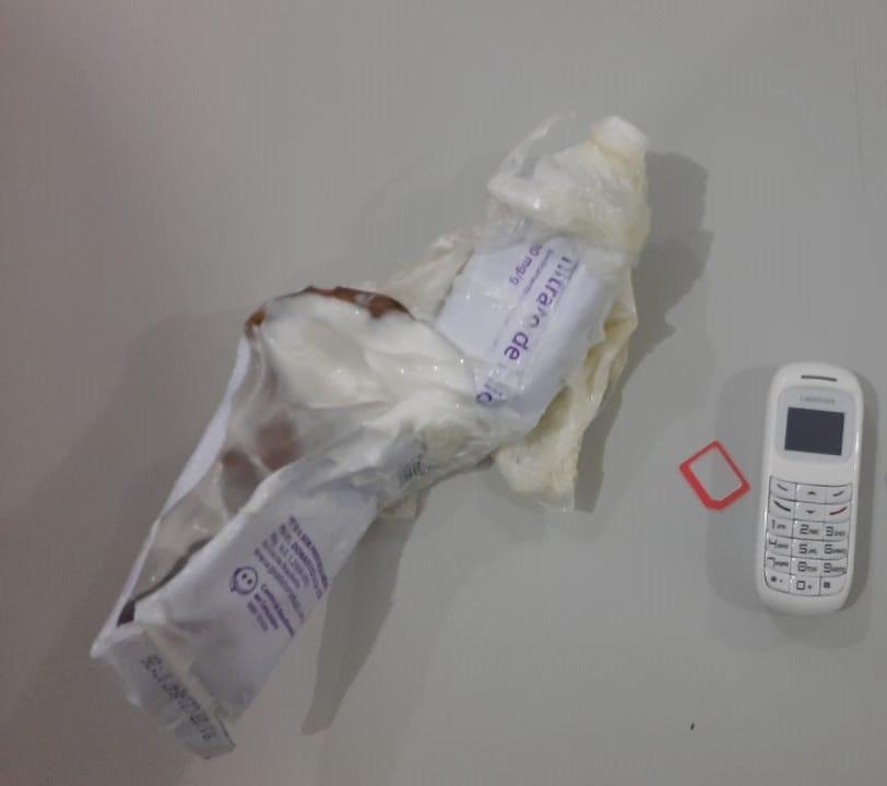 Tubo de pomada apreendida com celular dentro - Foto: Assessoria