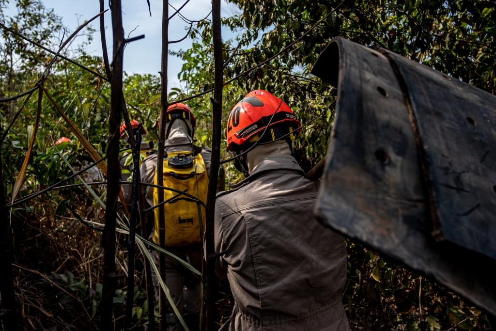 Combate ao fogo com abafadores - Foto: Mayke Toscano/Secom-MT