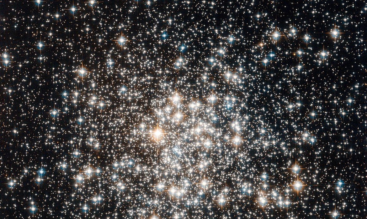  ESA/Hubble & NASA