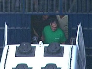 Roberto Jefferson com uniforme do presdio Ary Franco, no Rio (Foto: Reproduo/TV Globo)