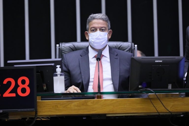Arthur Lira comanda a sesso do Plenrio