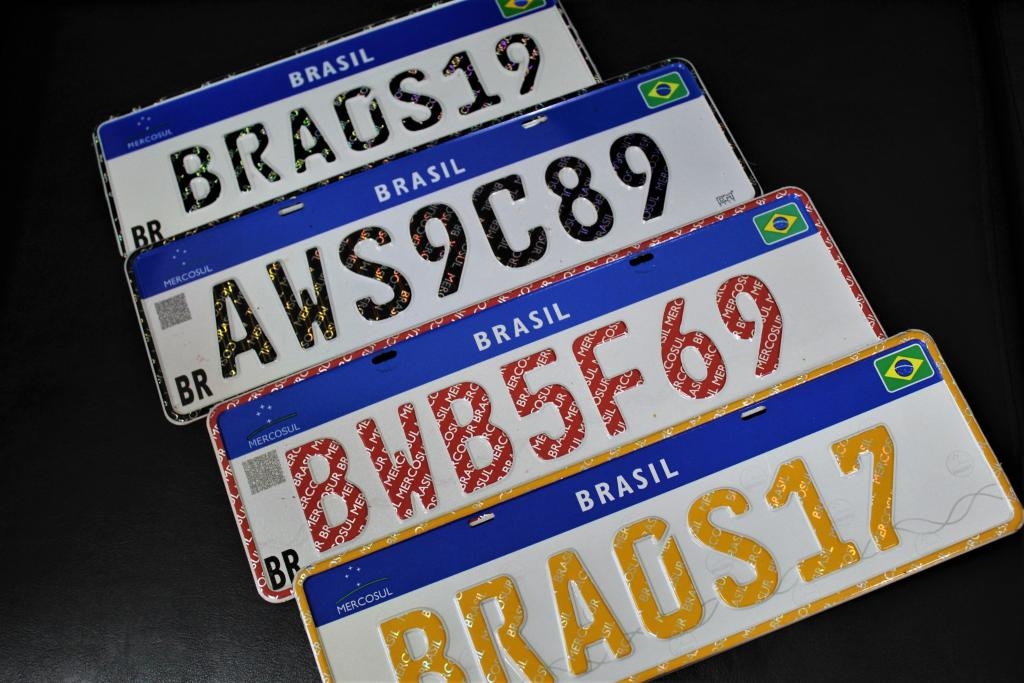 Modelos de placas Mercosul - Foto: Gilia Amaral/Detran-MT