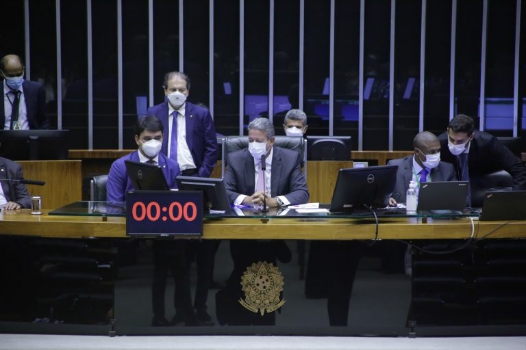 Arthur Lira preside a sesso do Plenrio