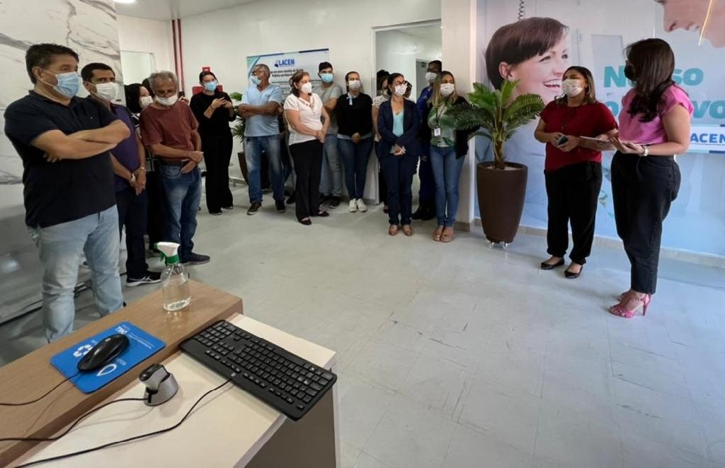 Foram homenageados bilogos, nutricionistas, biomdicos, farmacuticos, enfermeiros, tcnico de laboratrio