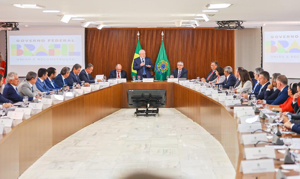 O governador Mauro Mendes e demais governadores participaram de reunião com o presidente Lula, em Brasília - Foto: Ricardo Stuckert/PR