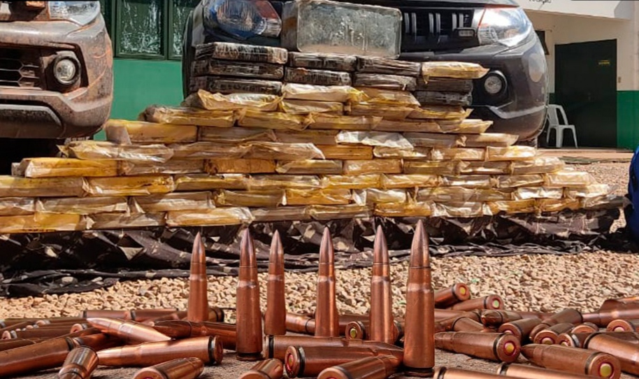 Apreenso de drogas e munies - Foto: Gefron-MT