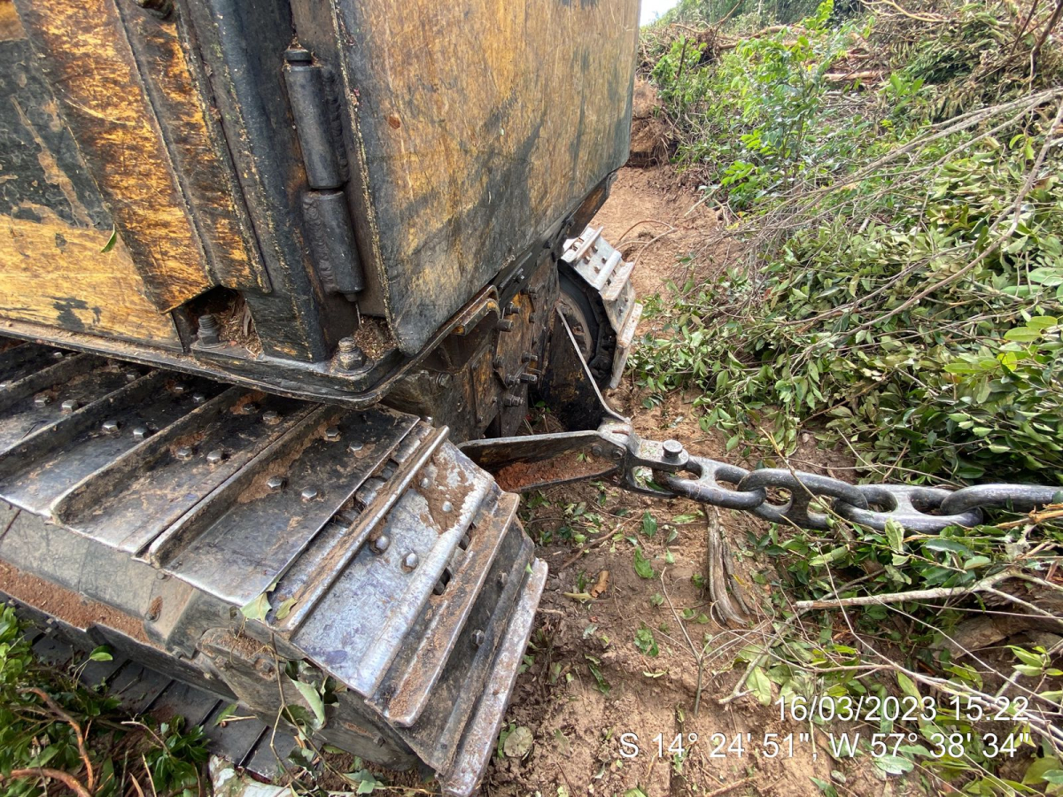 Regional da Sema de Tangar apreende dois tratores esteira e um corrento - Foto: Sema-MT