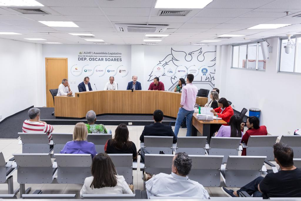 Secretário executivo Alex Marega esclarece defeso da piracema a parlamentares estaduais - Foto: Marcos Lopes/ALMT