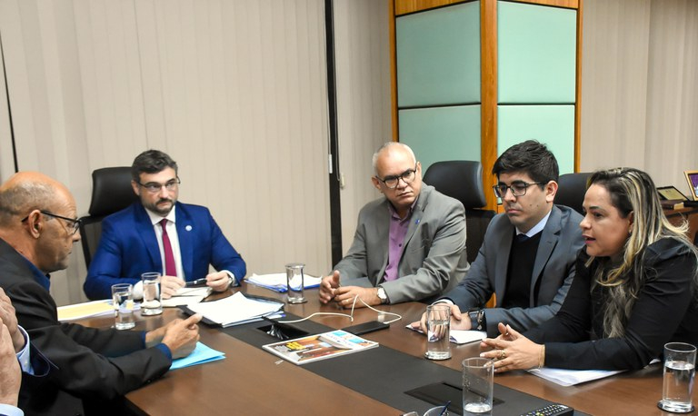 Secretário-Executivo, Carlos Mello, Edivando Araújo (E), Cristiano Ramalho e Nilma Silva (D): cota zero por cinco anos no MT é infração à Lei da Pesca