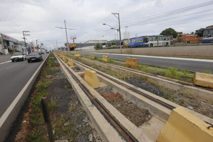 Os trilhos do VLT serão removidos para dar espaço às vias exclusivas do BRT - Foto: JLSiqueira / Secom-ALMT