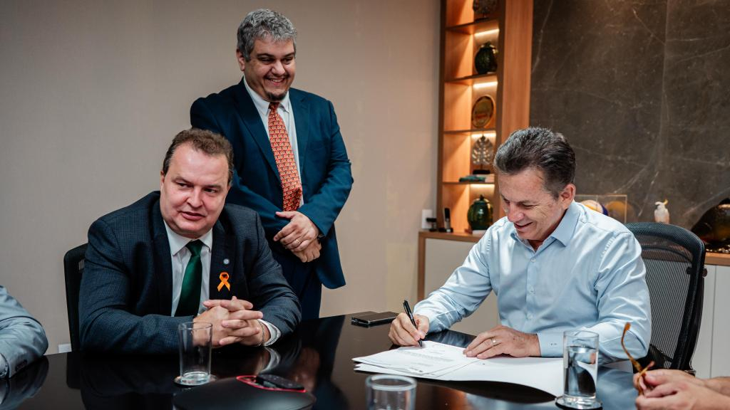 O governador Mauro Mendes e o presidente da Assembleia Legislativa, Max Russi - Foto: Toko PH/Assessoria Max Russi