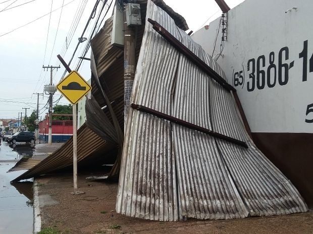 Chuva e vento provocaram estragos na Grande Cuiab
